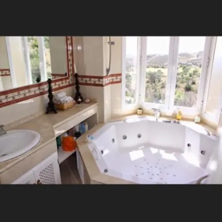 Guesthouse * מארבלה